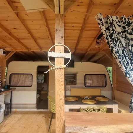 каравана амалтея Къмпинг *